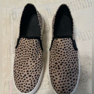 Universal threads slip ons